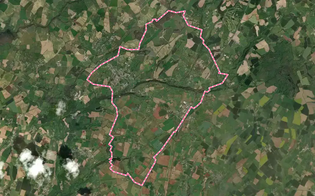 Vue satellite de Champdeniers avec ses contours administratifs