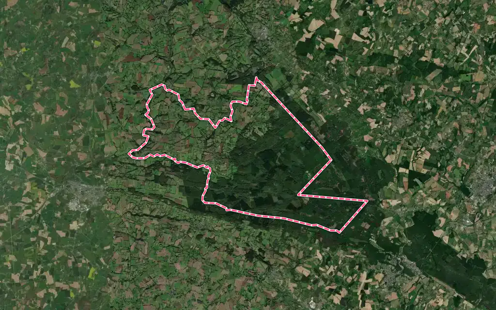 Vue satellite de Champsecret avec ses contours administratifs