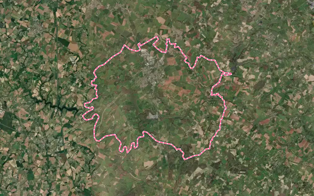 Vue satellite de Chantonnay avec ses contours administratifs
