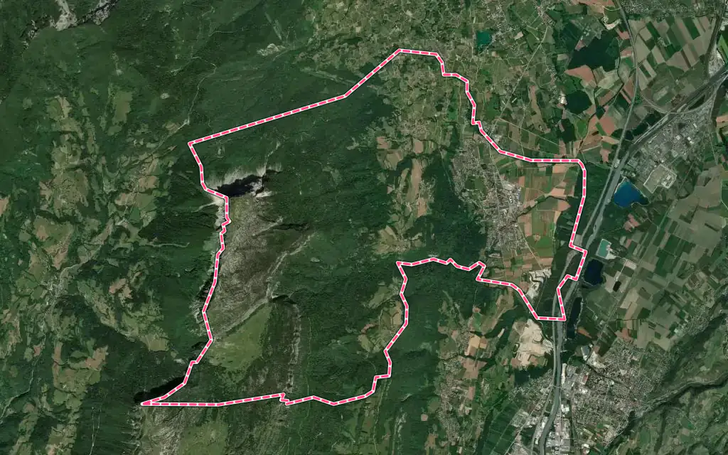 Vue satellite de Chapareillan avec ses contours administratifs