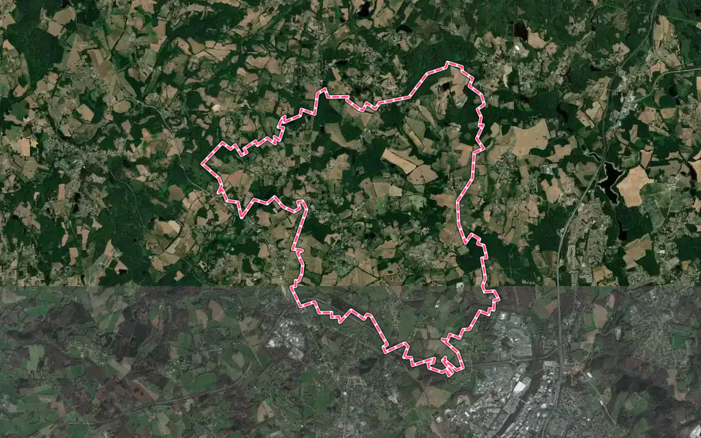 Vue satellite de Chaptelat avec ses contours administratifs