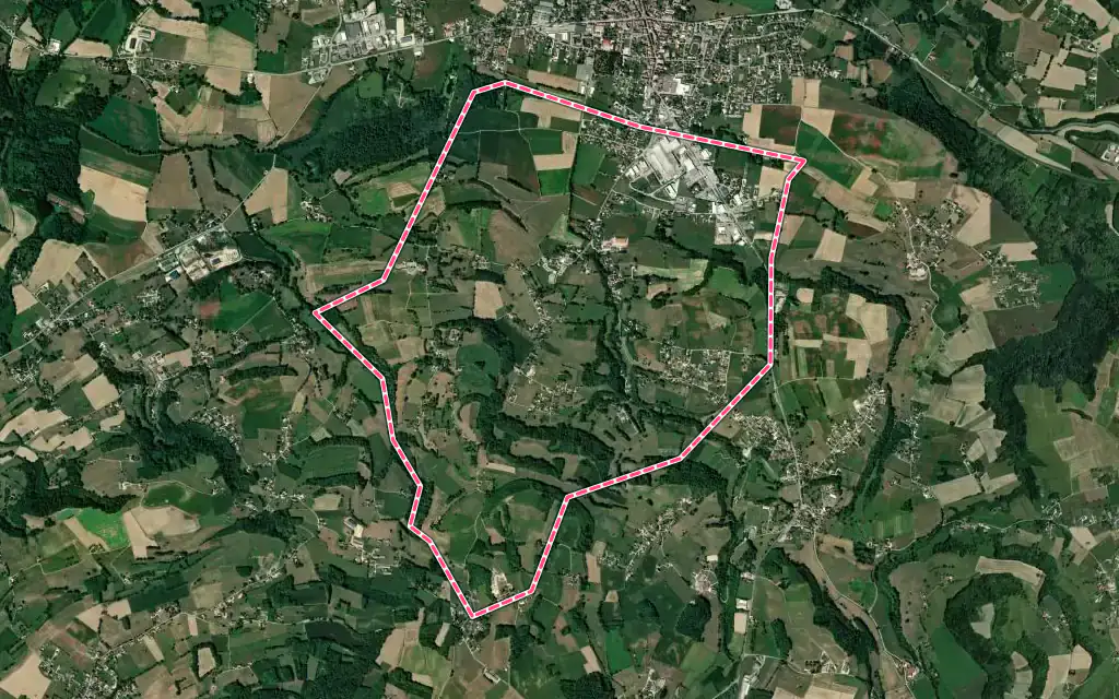 Vue satellite de Charancieu avec ses contours administratifs