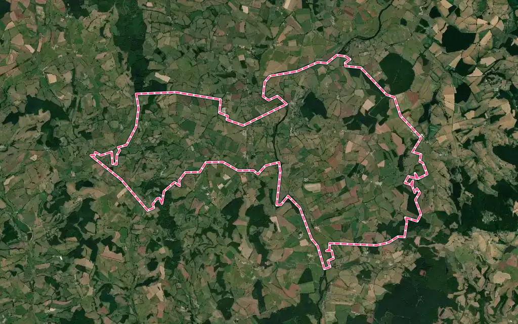 Vue satellite de Charbonnat avec ses contours administratifs