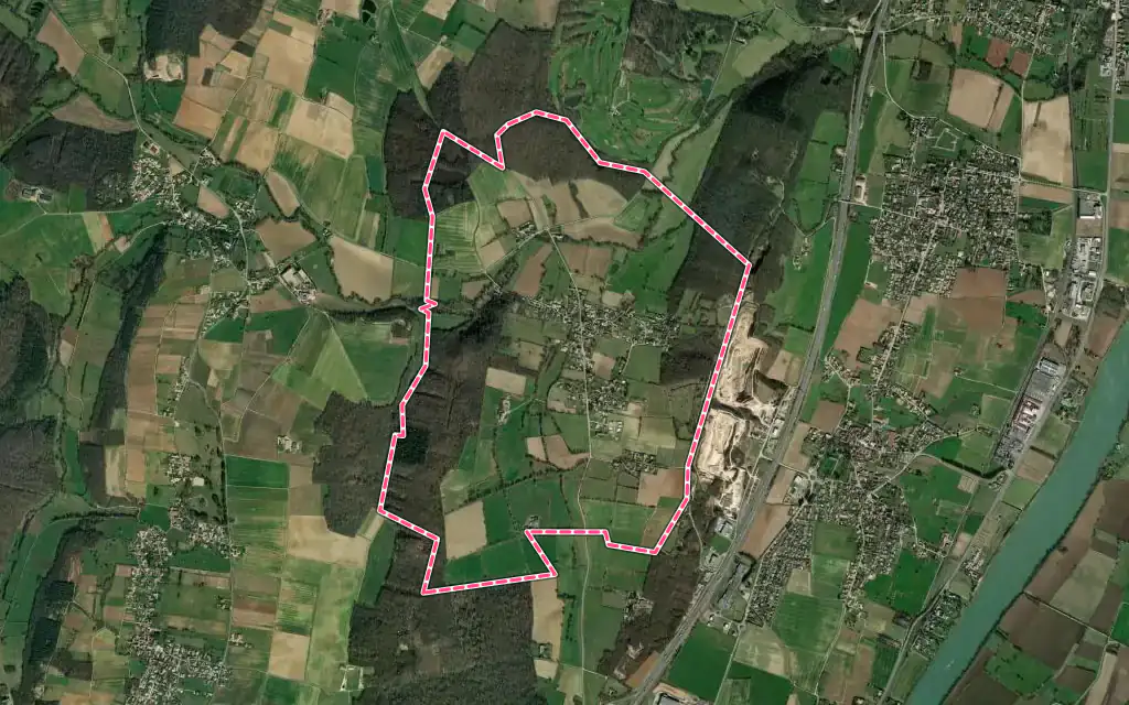 Vue satellite de Charbonnières avec ses contours administratifs