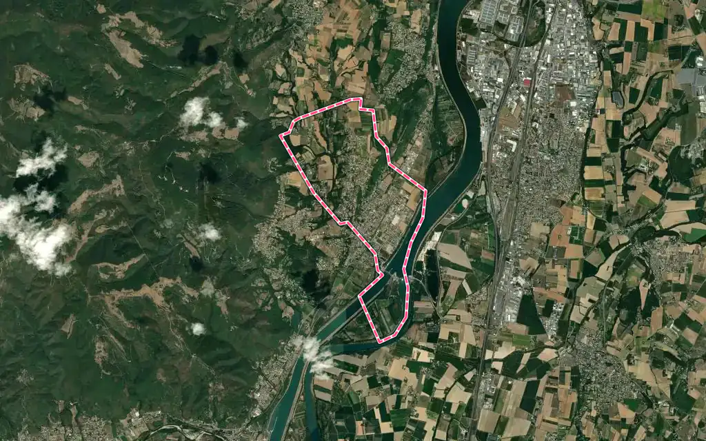 Vue satellite de Charmes-sur-Rhône avec ses contours administratifs