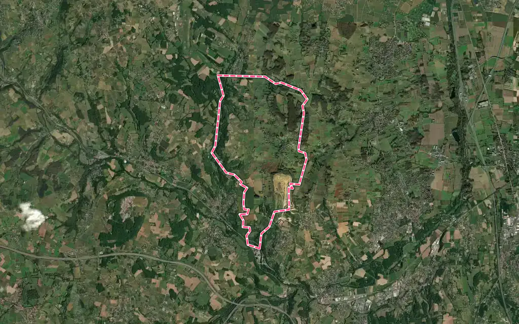 Vue satellite de Charnay avec ses contours administratifs