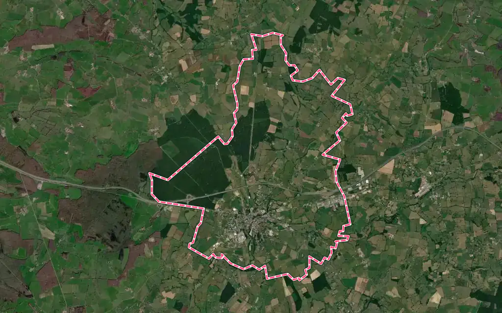 Vue satellite de Charolles avec ses contours administratifs