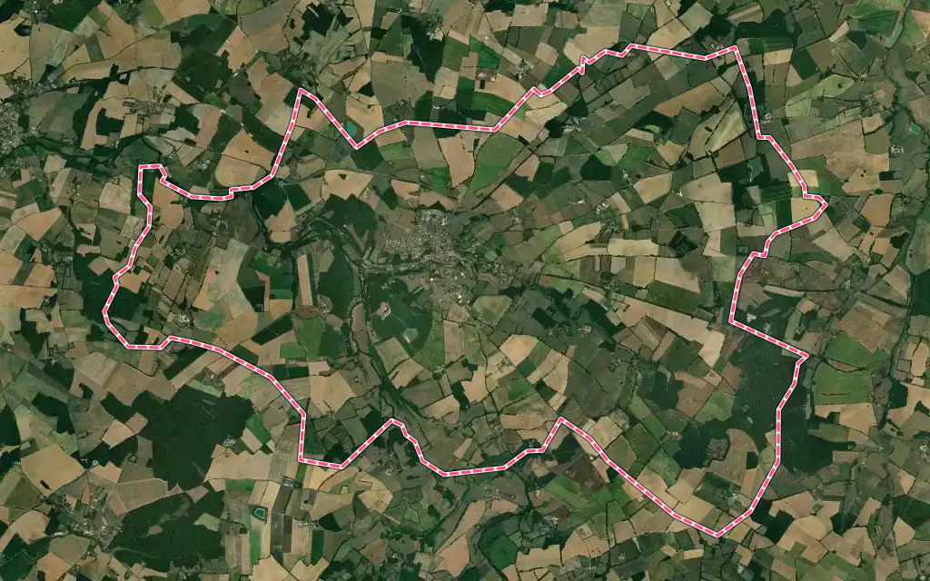 Vue satellite de Charroux avec ses contours administratifs