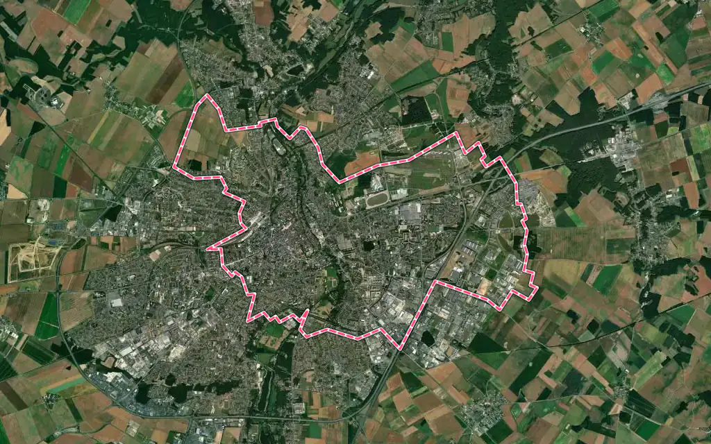 Vue satellite de Chartres avec ses contours administratifs