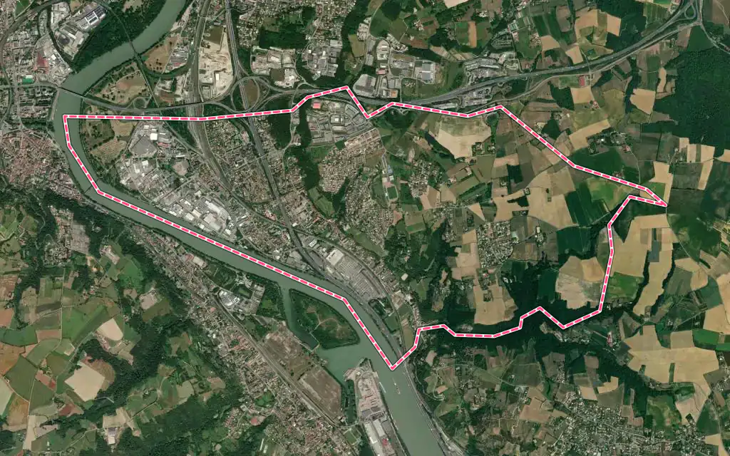 Vue satellite de Chasse-sur-Rhône avec ses contours administratifs