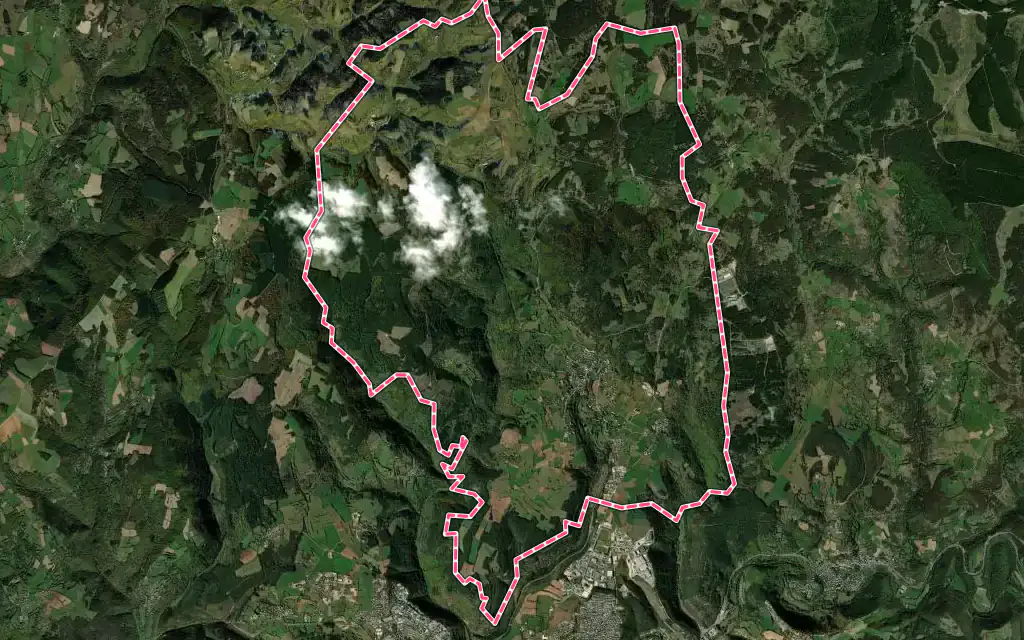 Vue satellite de Chastel-Nouvel avec ses contours administratifs