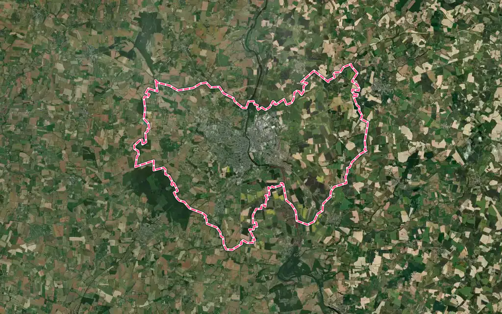 Vue satellite de Château-Gontier-sur-Mayenne avec ses contours administratifs