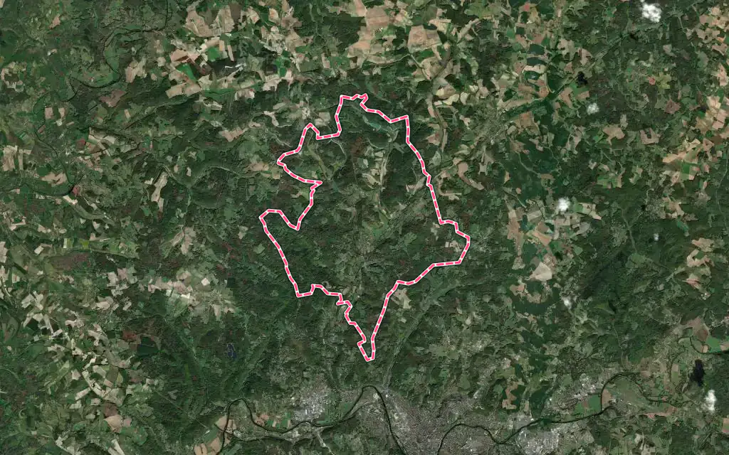 Vue satellite de Château-l'Évêque avec ses contours administratifs