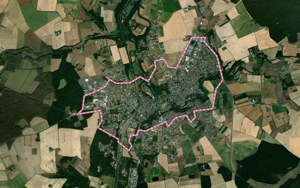Vue satellite de Château-Renault avec ses contours administratifs