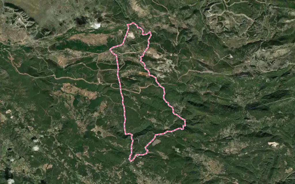 Vue satellite de Châteaudouble avec ses contours administratifs