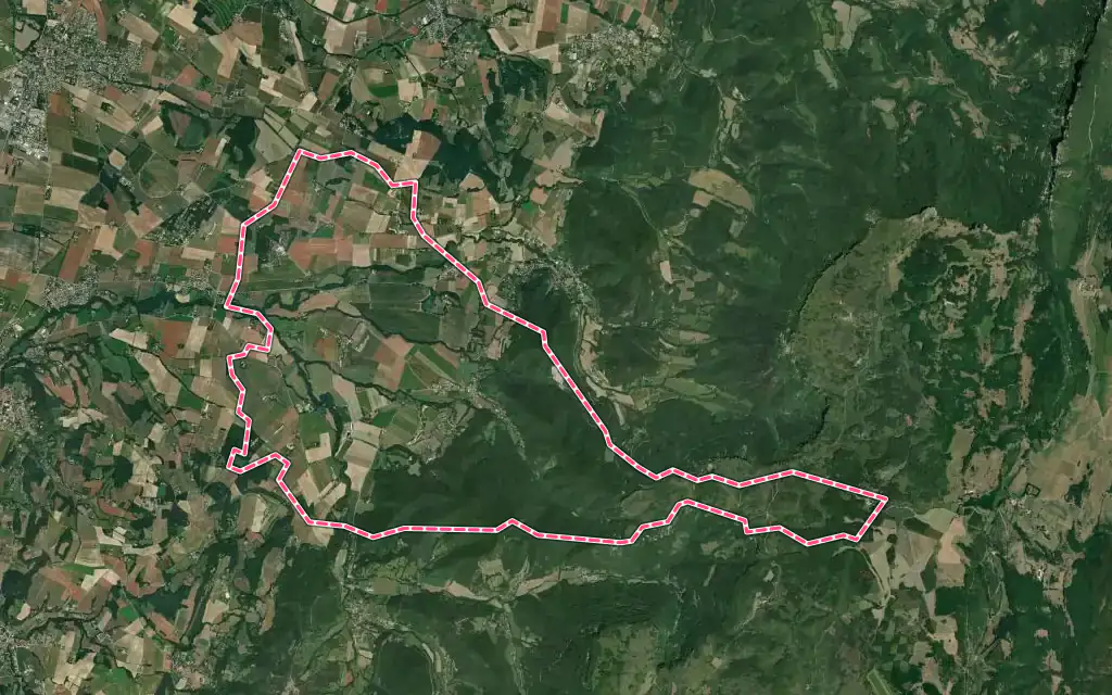 Vue satellite de Châteaudouble avec ses contours administratifs