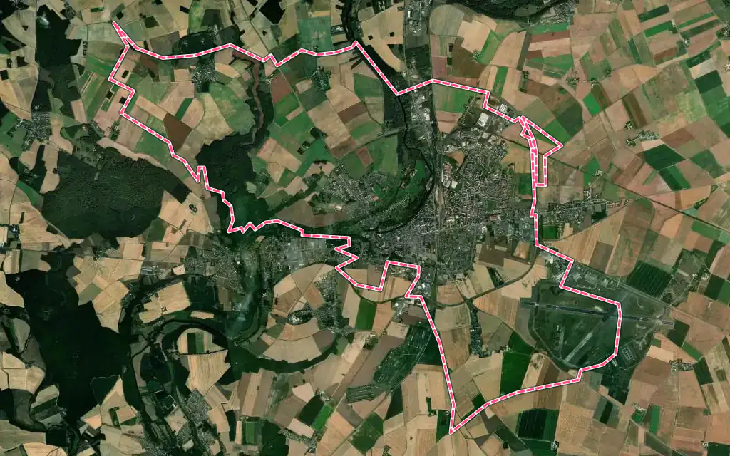 Vue satellite de Châteaudun avec ses contours administratifs