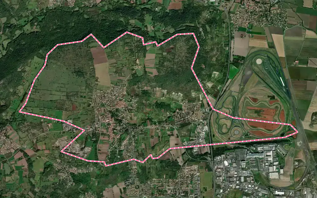 Vue satellite de Châteaugay avec ses contours administratifs