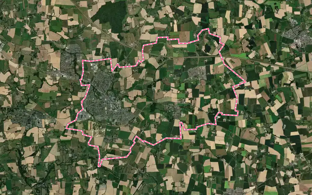 Vue satellite de Châteaugiron avec ses contours administratifs