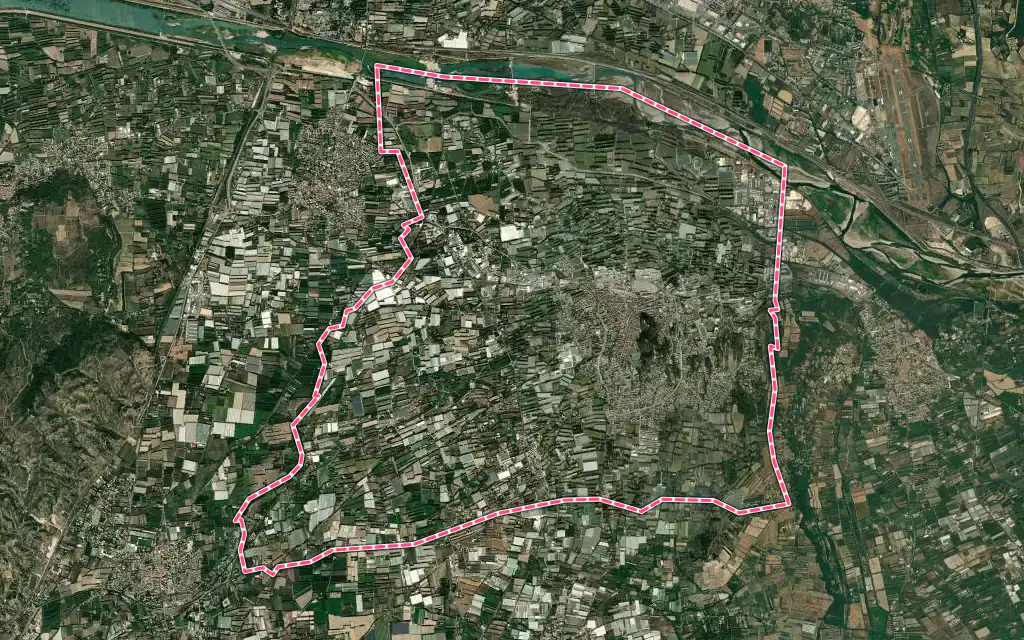 Vue satellite de Châteaurenard avec ses contours administratifs