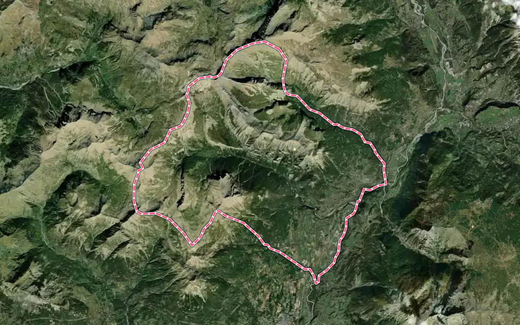 Vue satellite de Châteauroux-les-Alpes avec ses contours administratifs