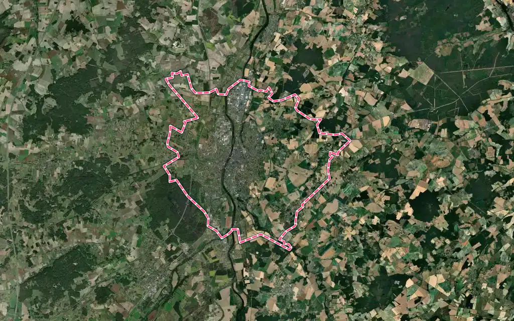 Vue satellite de Châtellerault avec ses contours administratifs