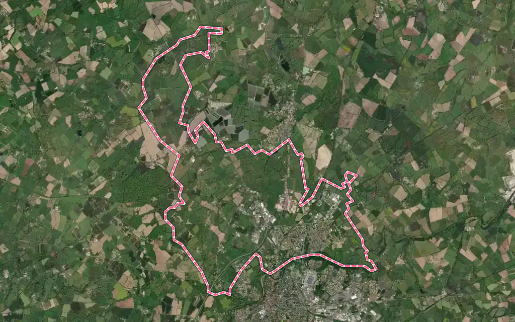 Vue satellite de Châtillon-sur-Thouet avec ses contours administratifs
