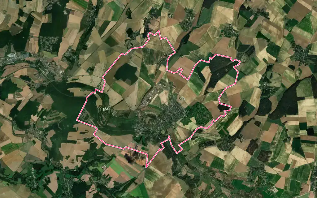Vue satellite de Chaumont-en-Vexin avec ses contours administratifs