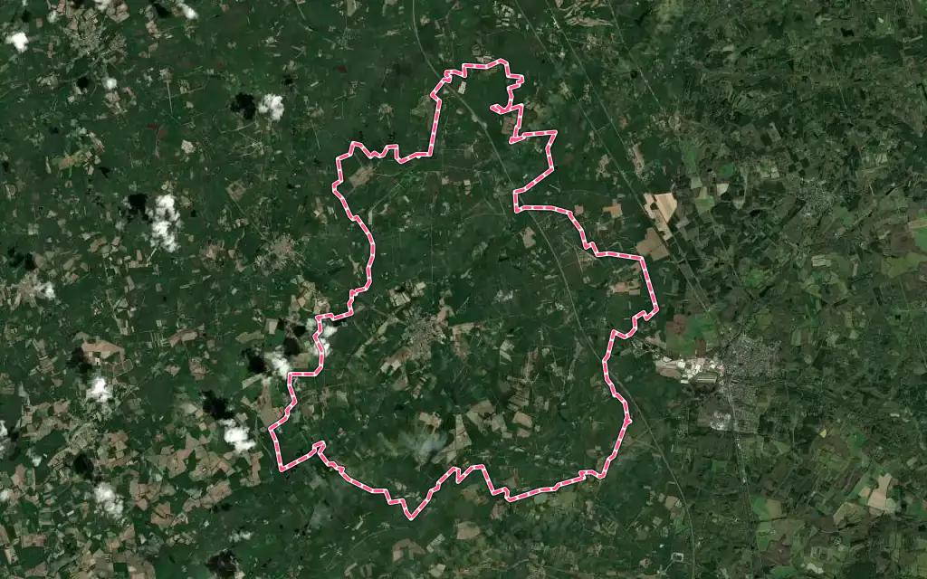 Vue satellite de Chaumont-sur-Tharonne avec ses contours administratifs