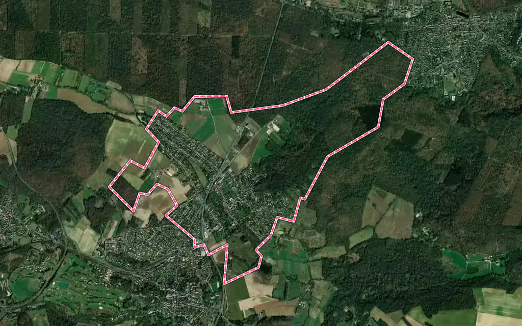 Vue satellite de Chaumontel avec ses contours administratifs