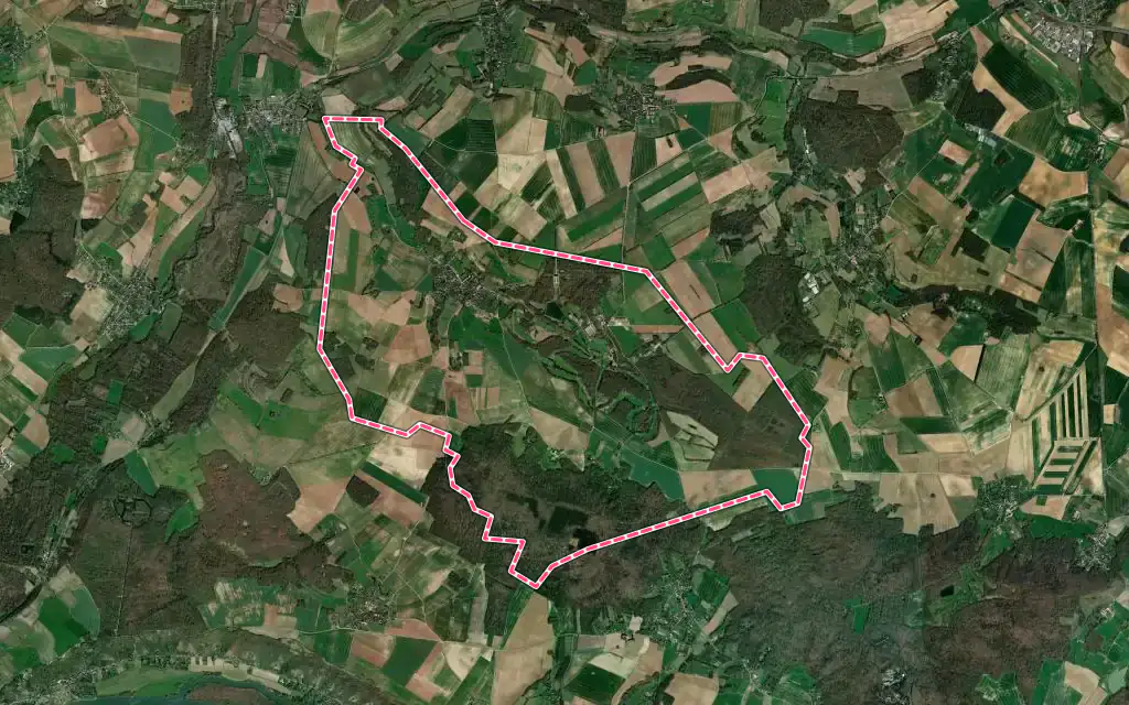 Vue satellite de Chaussy avec ses contours administratifs
