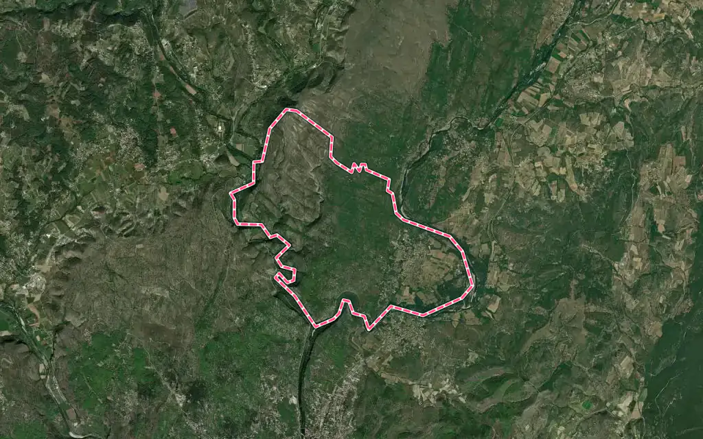 Vue satellite de Chauzon avec ses contours administratifs