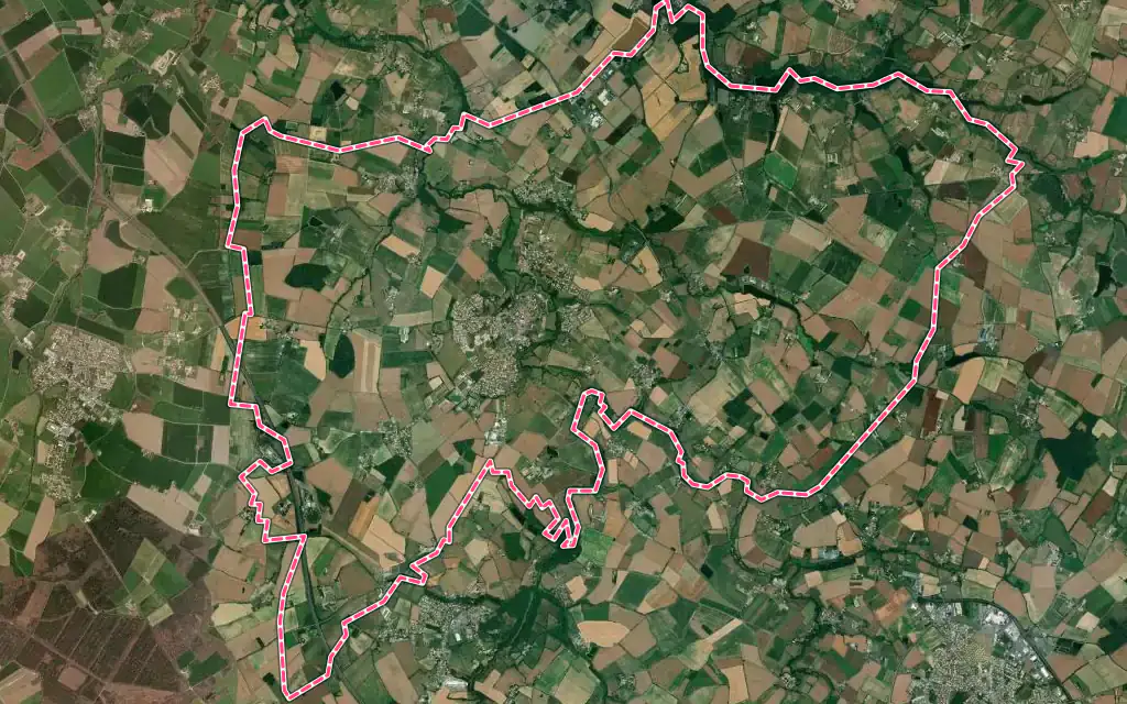 Vue satellite de Chavagnes-en-Paillers avec ses contours administratifs