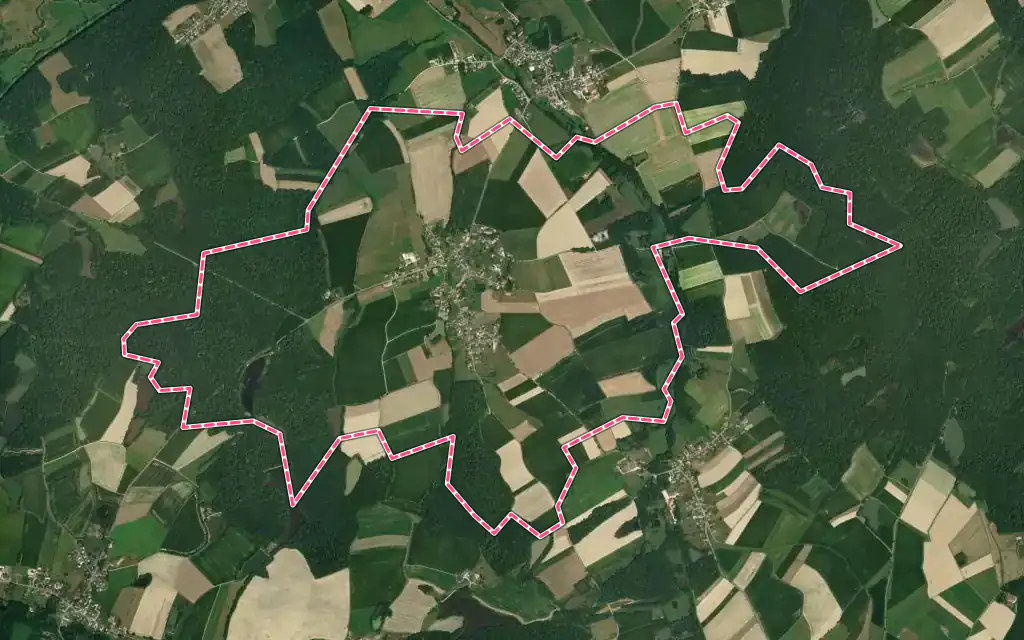 Vue satellite de Chavannes-les-Grands avec ses contours administratifs