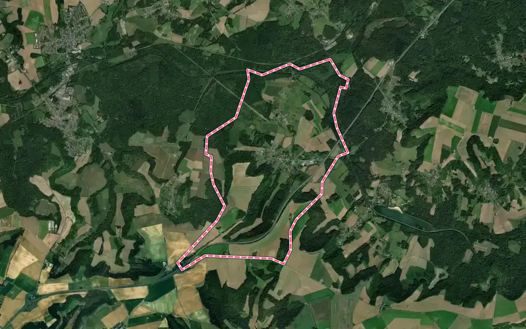 Vue satellite de Chavignon avec ses contours administratifs