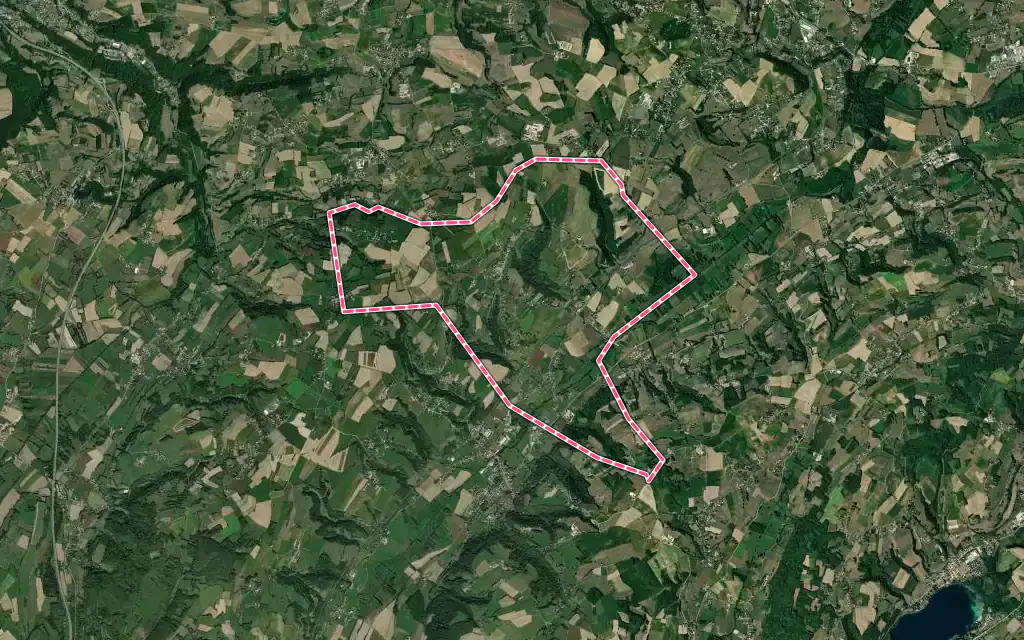 Vue satellite de Chélieu avec ses contours administratifs