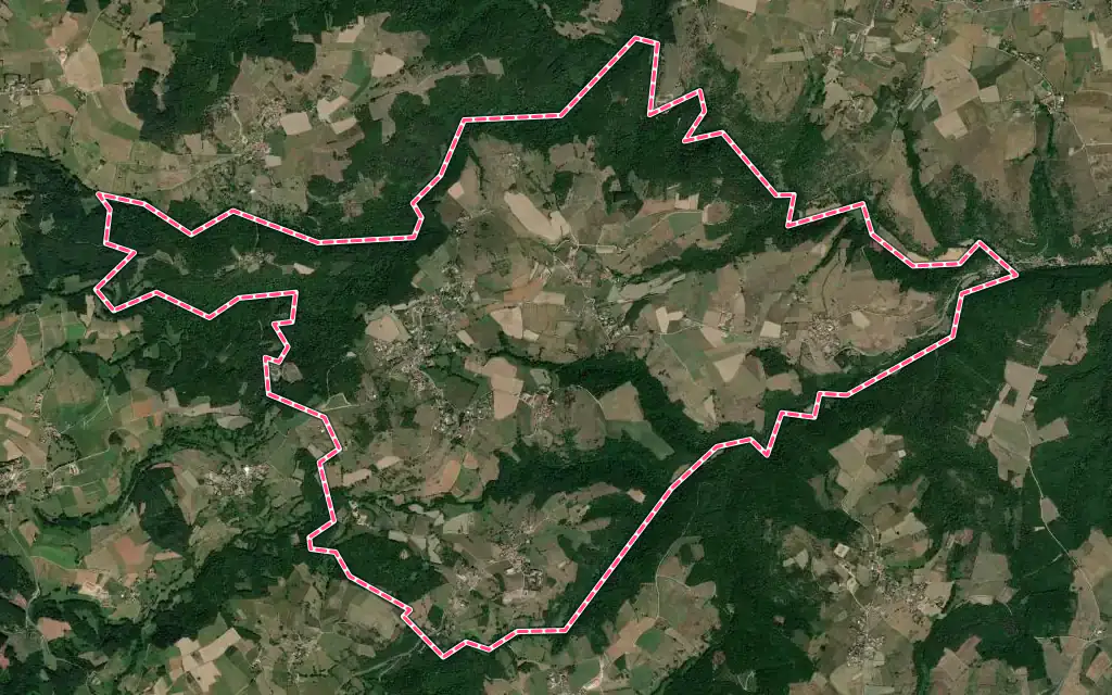 Vue satellite de Chenereilles avec ses contours administratifs