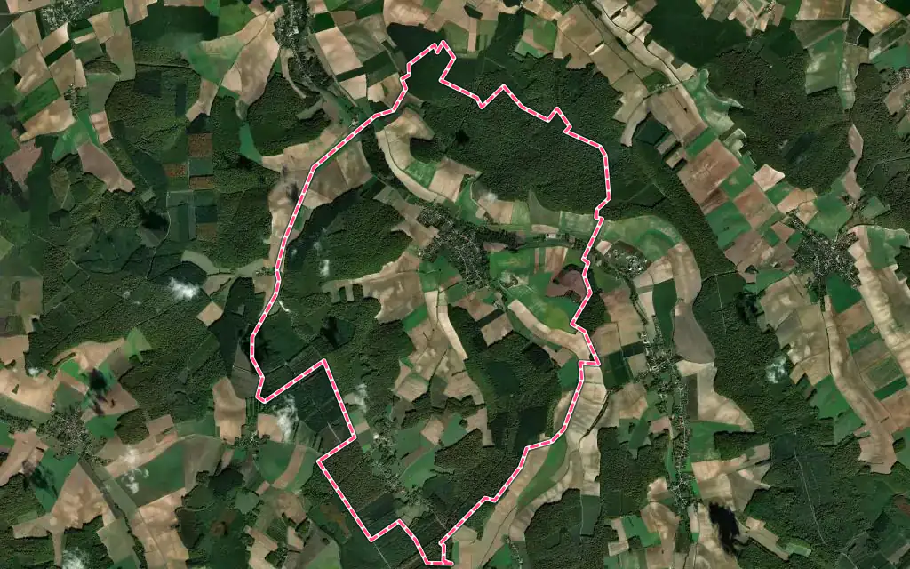 Vue satellite de Chennegy avec ses contours administratifs