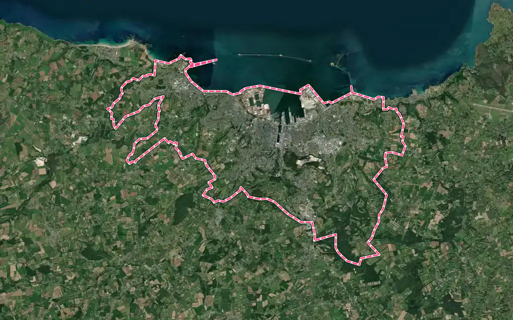 Vue satellite de Cherbourg-en-Cotentin avec ses contours administratifs