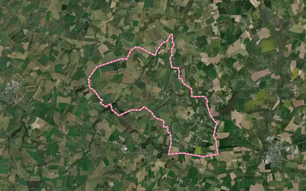 Vue satellite de Chevaigné-du-Maine avec ses contours administratifs