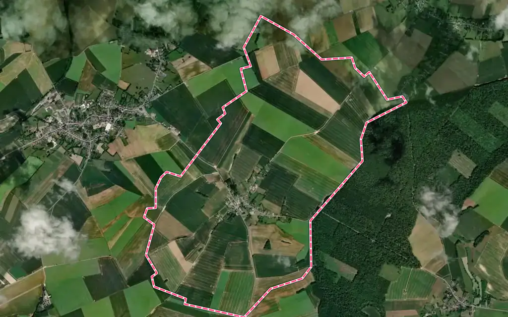 Vue satellite de Chevennes avec ses contours administratifs