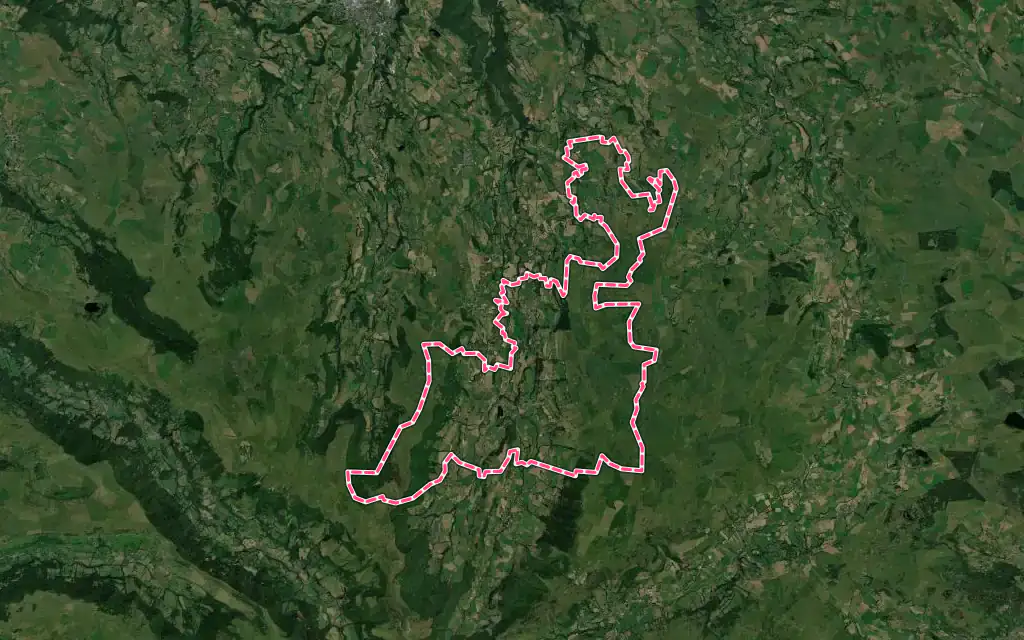 Vue satellite de Cheylade avec ses contours administratifs