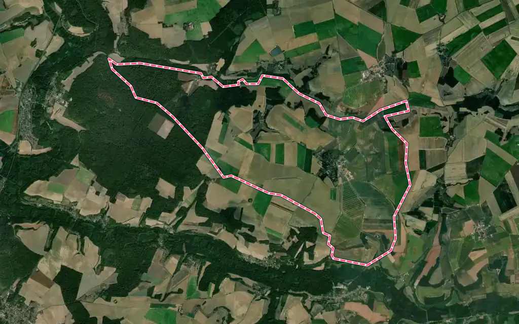 Vue satellite de Chézy-en-Orxois avec ses contours administratifs