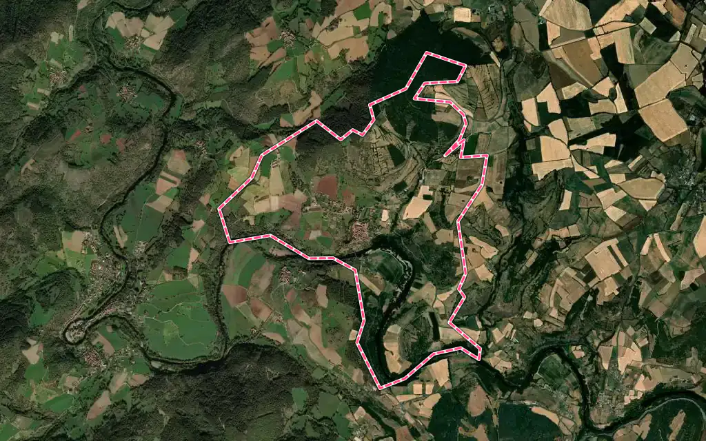 Vue satellite de Chilhac avec ses contours administratifs