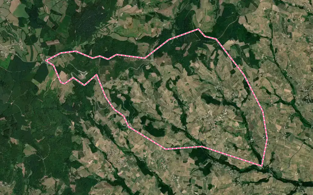 Vue satellite de Chiroubles avec ses contours administratifs