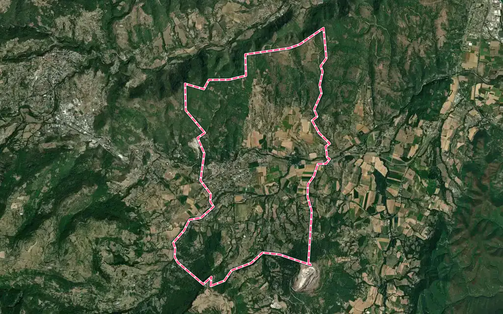 Vue satellite de Chomérac avec ses contours administratifs