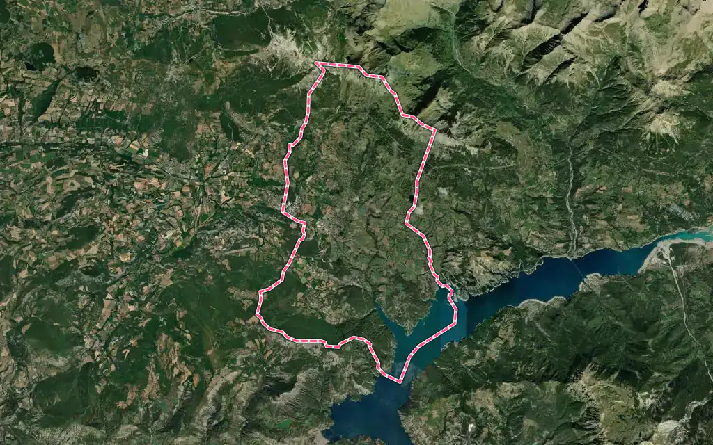 Vue satellite de Chorges avec ses contours administratifs