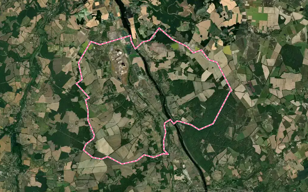 Vue satellite de Civaux avec ses contours administratifs