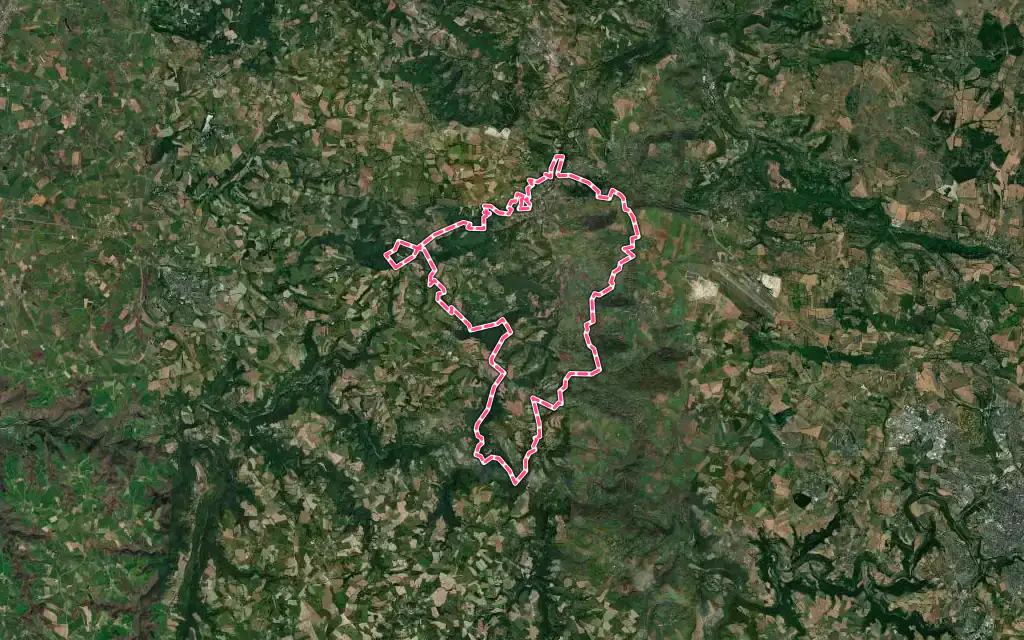 Vue satellite de Clairvaux-d'Aveyron avec ses contours administratifs