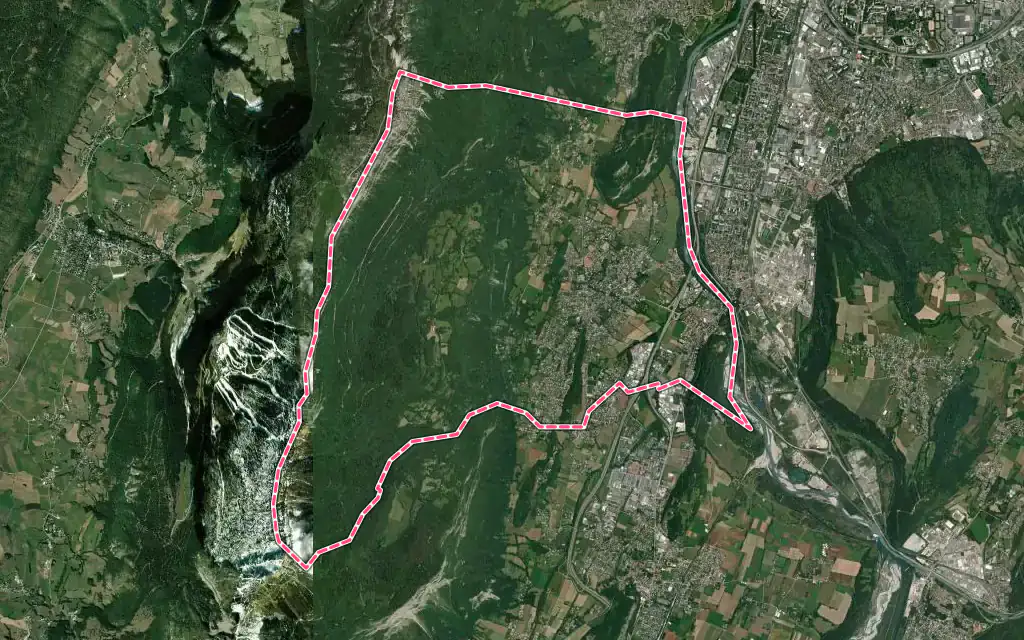 Vue satellite de Claix avec ses contours administratifs